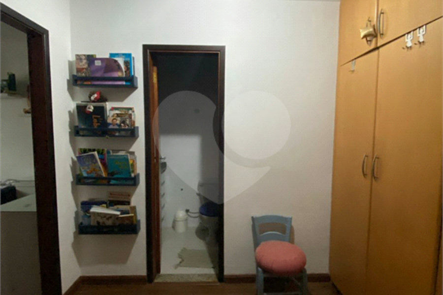 Casa à venda com 3 quartos, sendo 1 suíte, no condomínio Residencial Santa Teresinha, São Paulo - SP