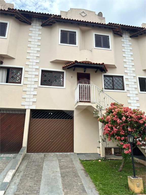 Casa à venda com 3 quartos, sendo 1 suíte, no condomínio Residencial Morada do Horto, São Paulo - SP
