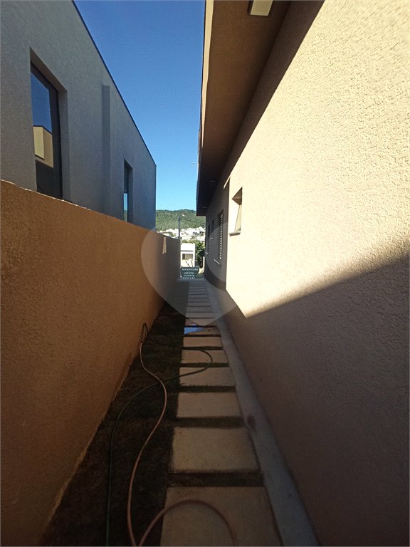 Casa à venda com 3 quartos, sendo 1 suíte, no condomínio Buona Vita, Atibaia - SP