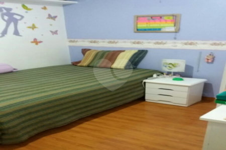 Casa à venda com 3 quartos, sendo 1 suíte,  no condomínio Alameda do Eucaliptos, São Paulo - SP