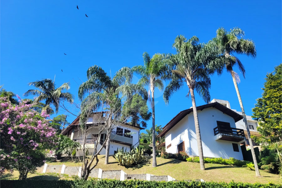 Casa à venda com 3 quartos, sendo 1 suíte, no condomínio Alpes da Cantareira, Mairiporã - SP