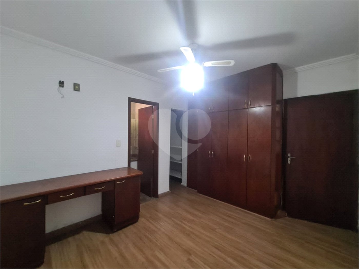 Casa à venda com 3 suítes no condomínio Portal do Sabia, Araçoiaba da Serra - SP