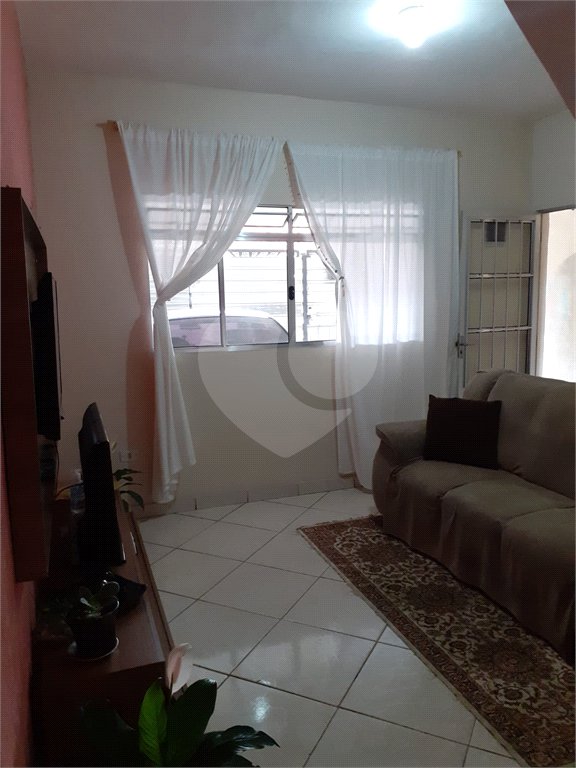 Sobrado à venda com 3 quartos em Jardim Presidente Dutra, Guarulhos, SP