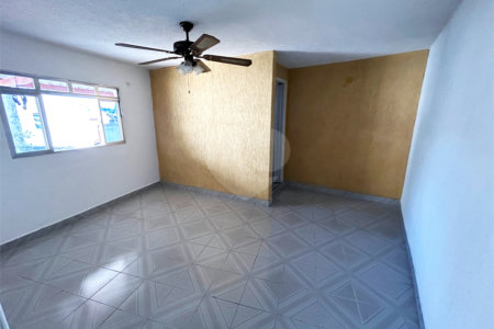 Sobrado à venda com 3 quartos, sendo 1 suíte,  em Jardim Santa Emília, São Paulo, SP