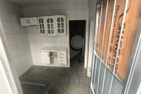 Casa à venda ou para alugar com 5 quartos, sendo 1 suíte,  em Parque Independência, São Paulo, SP