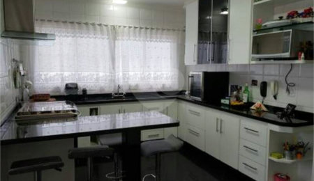 Sobrado à venda com 3 suítes em Santa Terezinha, São Paulo, SP