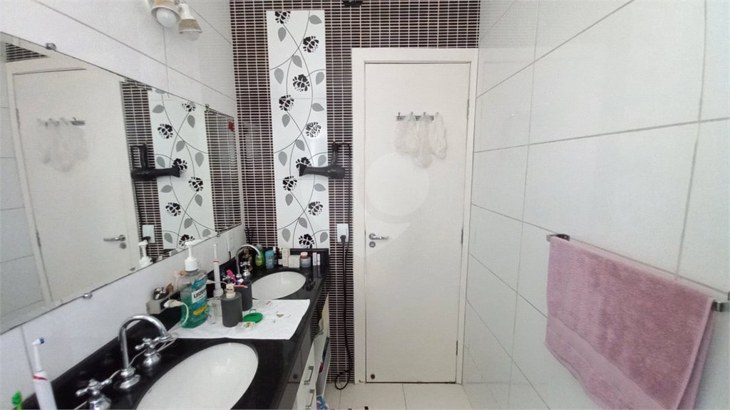 Sobrado à venda com 3 quartos, sendo 1 suíte, em Vila Gomes, São Paulo, SP