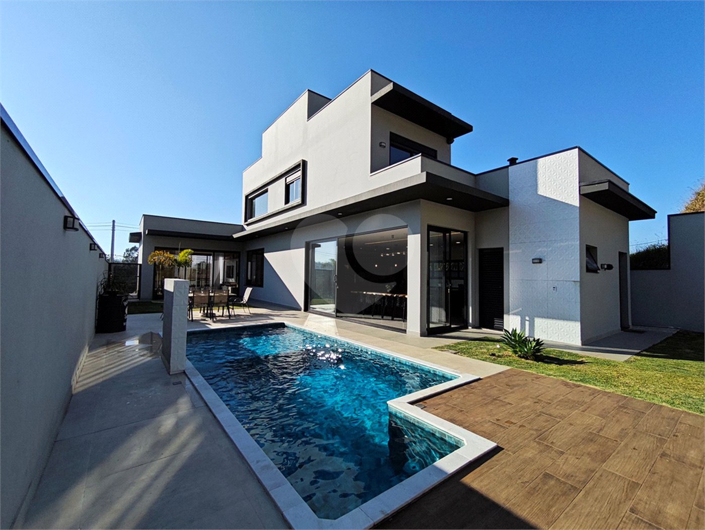 Casa à venda com 3 suítes no condomínio Villa D' Oro, Vinhedo - SP