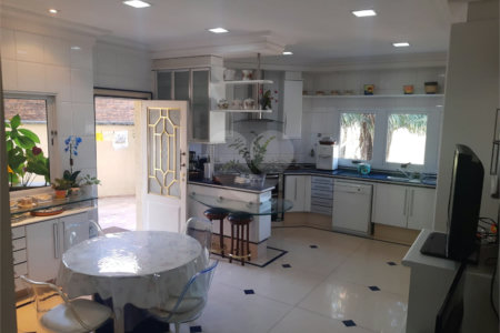 Casa à venda com 5 suítes em Jardim Leonor, São Paulo, SP