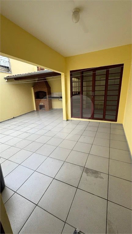 Sobrado na Vila Prudente com 161m², 2 dormitórios, 1 suíte e 2 vagas de garagem