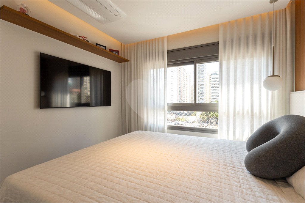 Apartamento à venda com 3 suítes em Moema, São Paulo, SP