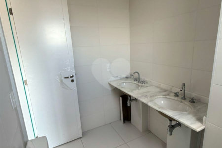 Apartamento à venda com 2 suítes em Campo Belo, São Paulo, SP