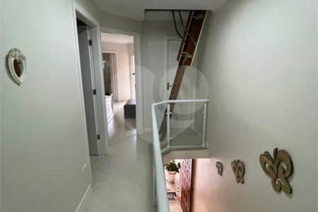 Casa à venda com 3 quartos, sendo 1 suíte, no condomínio Residencial Villagio Vitória, Guarulhos - SP