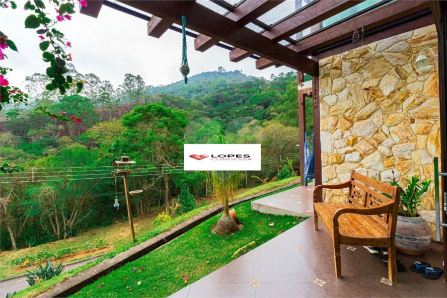Casa à venda com 5 quartos, sendo 1 suíte, no condomínio Canada Village, Mairiporã - SP