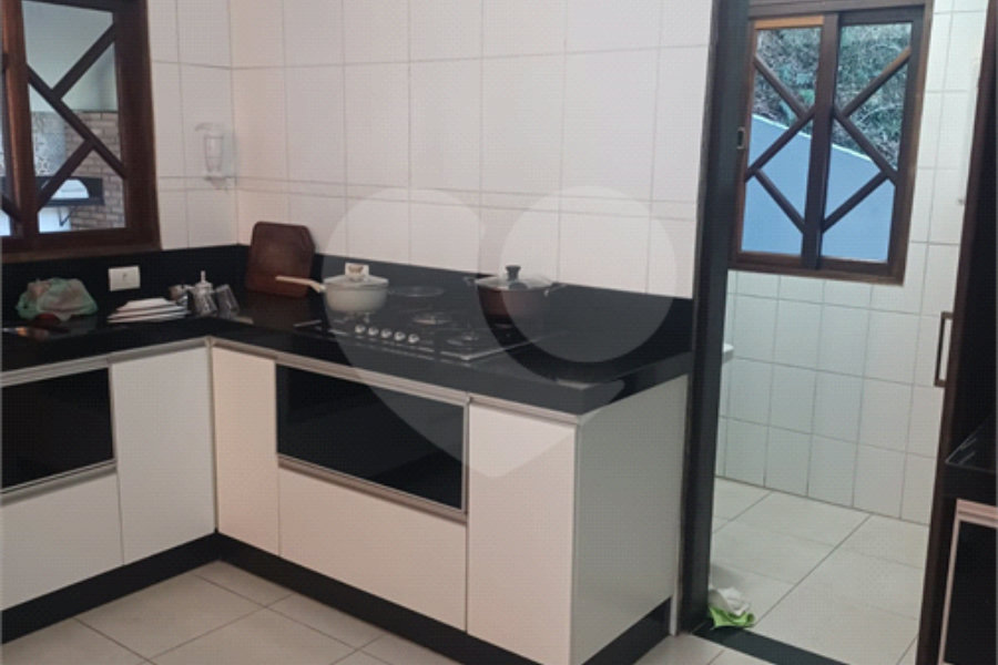 Casa à venda ou para alugar com 3 quartos, sendo 1 suíte, no condomínio Parque Suiça, Caieiras - SP