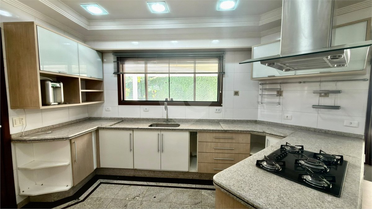 Casa à venda com 4 suítes no condomínio Parque Village Castelo, Itu - SP
