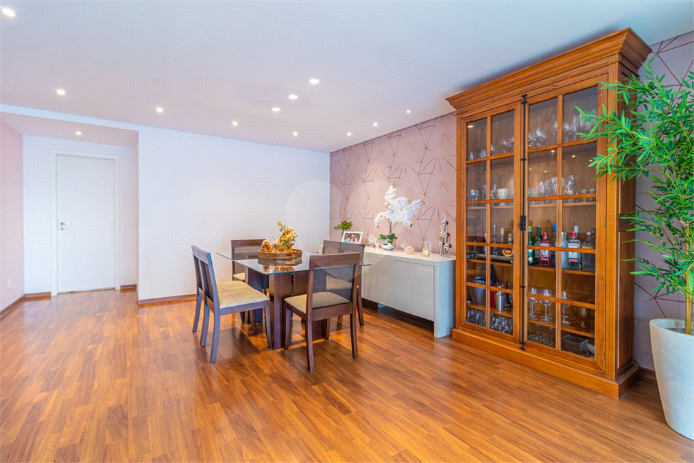 Apartamento à venda com 3 suítes em Chácara Santo Antônio, São Paulo, SP