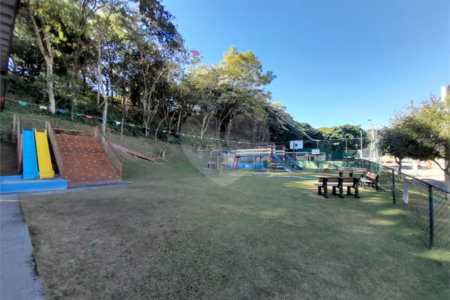 Casa à venda com 4 quartos, sendo 3 suítes, no condomínio Residencial Terras de Vinhedo, Vinhedo - SP
