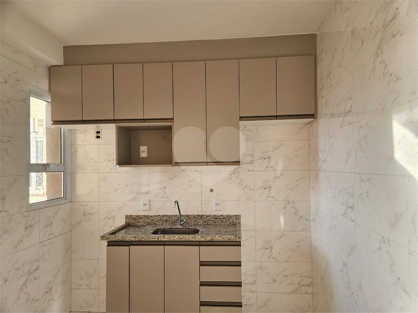 Apartamento à venda com 3 quartos, sendo 1 suíte, no Centro, Poá, SP
