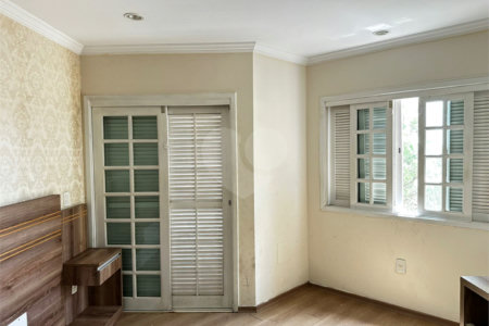 Sobrado à venda com 4 quartos, sendo 3 suítes,  em Vila Áurea, Poá, SP