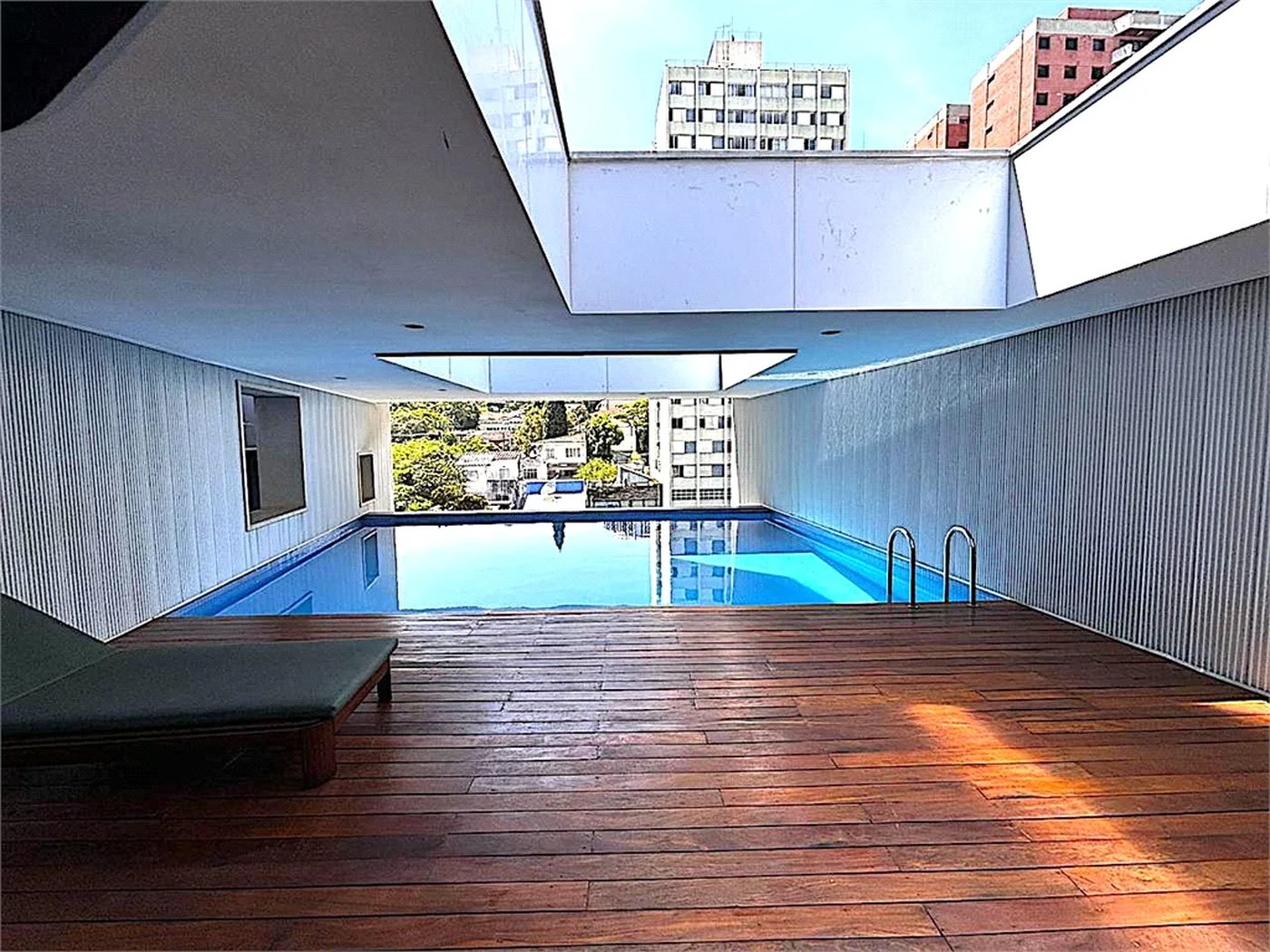 Apartamento à venda com 3 suítes em Jardim das Bandeiras, São Paulo, SP