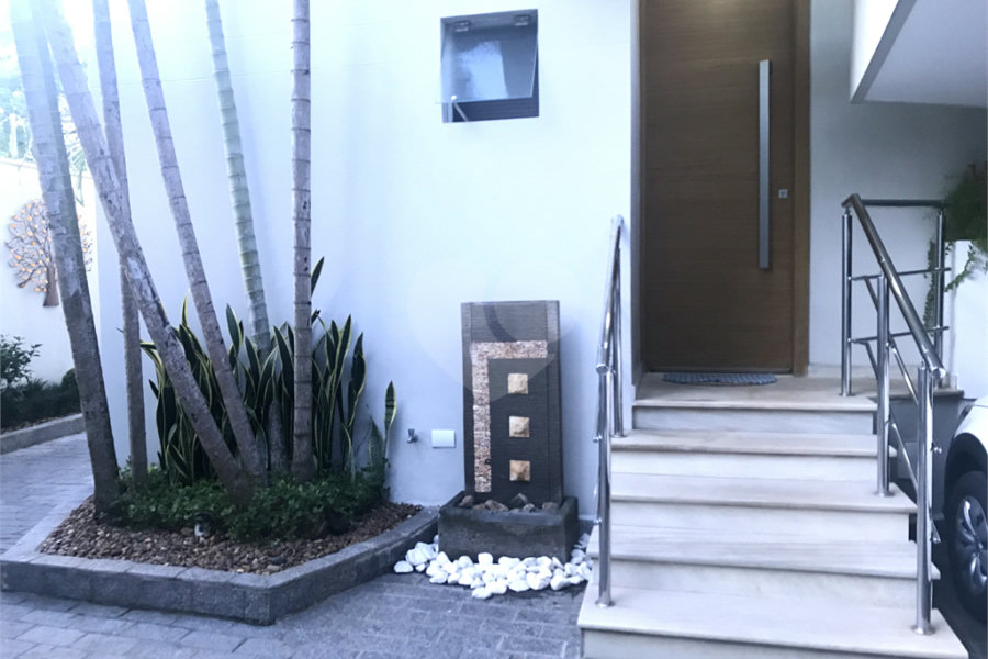 Sobrado à venda com 3 quartos, sendo 1 suíte, em Alto da Boa Vista, São Paulo, SP