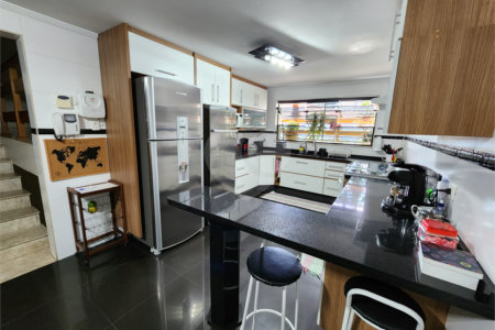 Casa à venda com 4 quartos, sendo 3 suítes,  em Vila Rosália, Guarulhos, SP