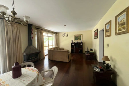 Casa à venda com 4 quartos, sendo 1 suíte, em Jardim das Vertentes, São Paulo, SP