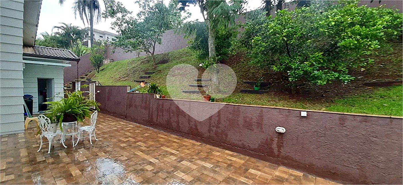 Casa à venda com 3 quartos, sendo 1 suíte, no condomínio Suíça da Cantareira, Mairiporã - SP
