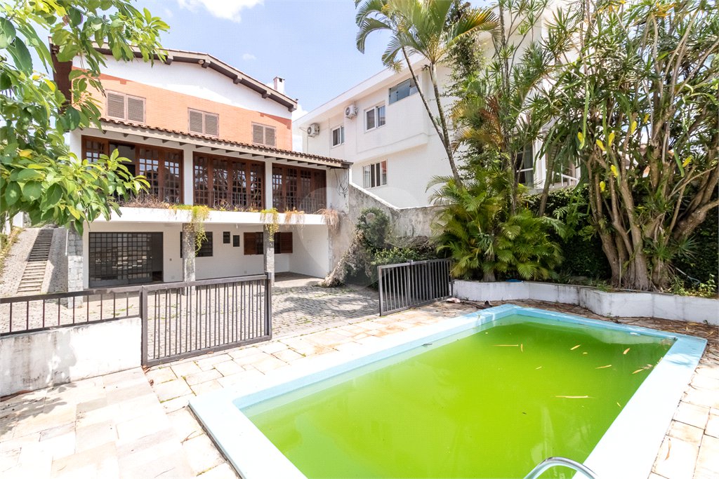 Sobrado à venda com 5 quartos, sendo 3 suítes, em Alto da Boa Vista, São Paulo, SP