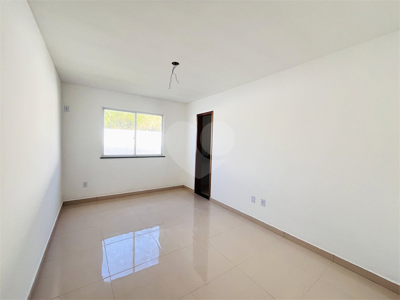 Casa à venda com 2 quartos, sendo 1 suíte, no condomínio Parque Guará, Rio de Janeiro - RJ