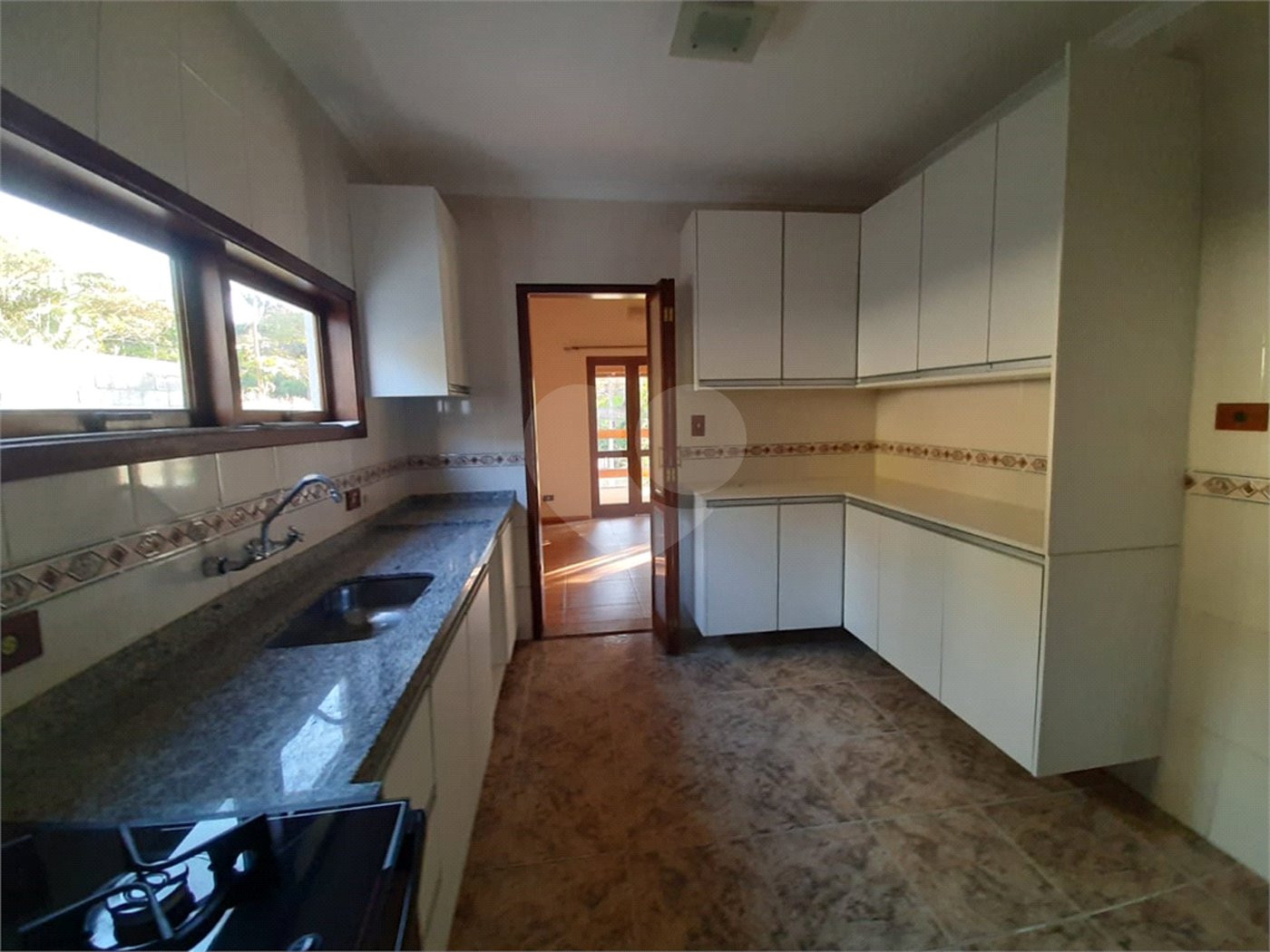 Casa à venda com 5 quartos, sendo 1 suíte, no condomínio Alpes de Mairiporã, Mairiporã - SP