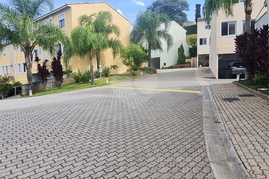 Casa à venda com 3 quartos, sendo 1 suíte, no condomínio Jardim Itatinga II, São Paulo - SP