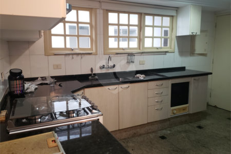 Casa à venda com 4 quartos, sendo 1 suíte,  em Vila Oliveira, Mogi das Cruzes, SP