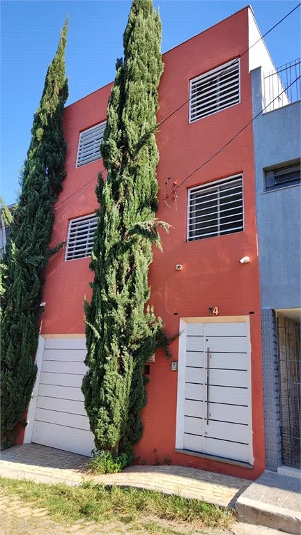 Sobrado à venda com 4 quartos, sendo 1 suíte, em Água Branca, São Paulo, SP