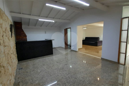Casa à venda com 3 quartos, sendo 1 suíte, no condomínio Residencial Jardins, São Bernardo do Campo - SP