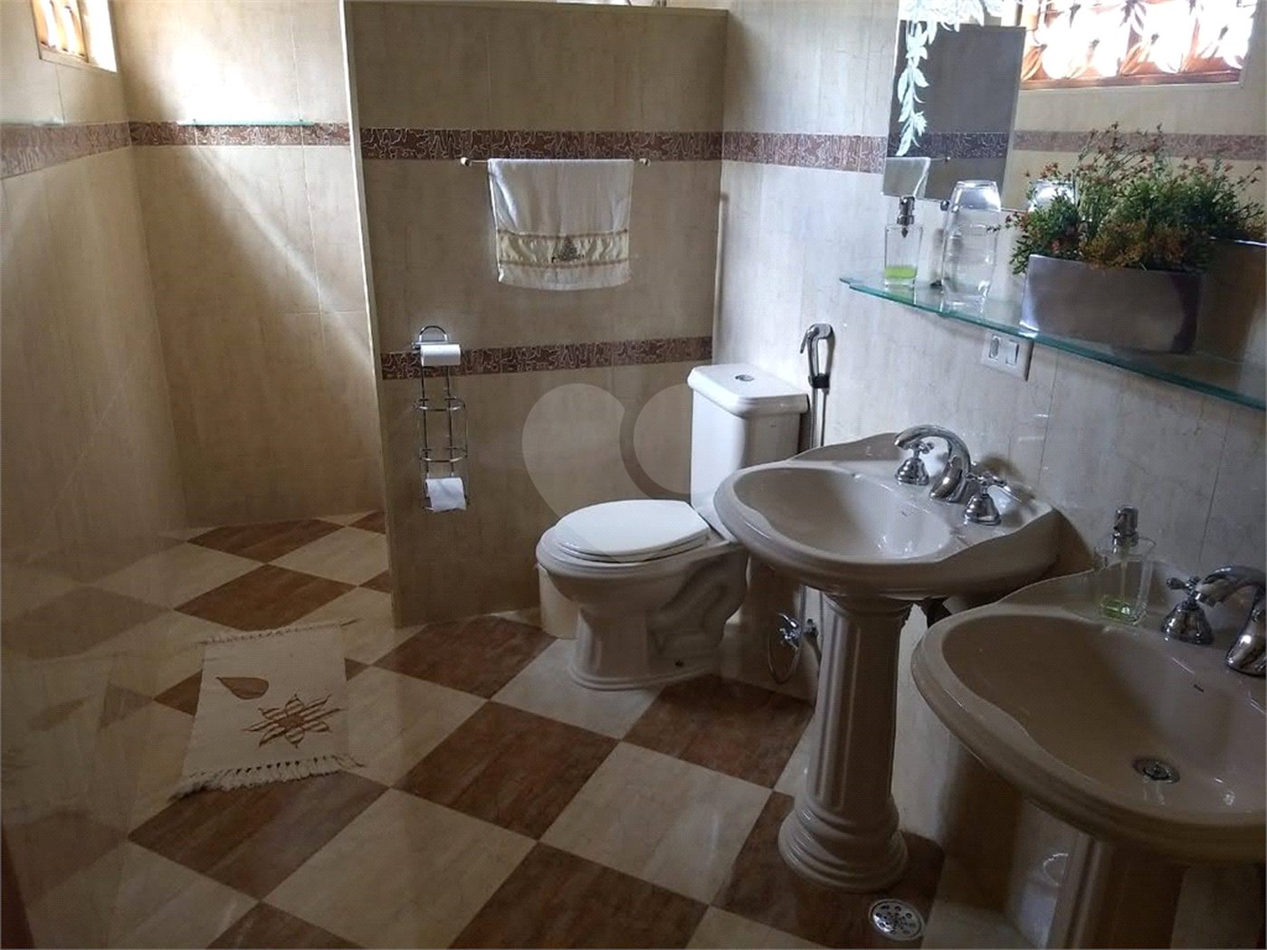 Casa à venda com 4 quartos, sendo 2 suítes, em Vila Petrópolis, Atibaia, SP