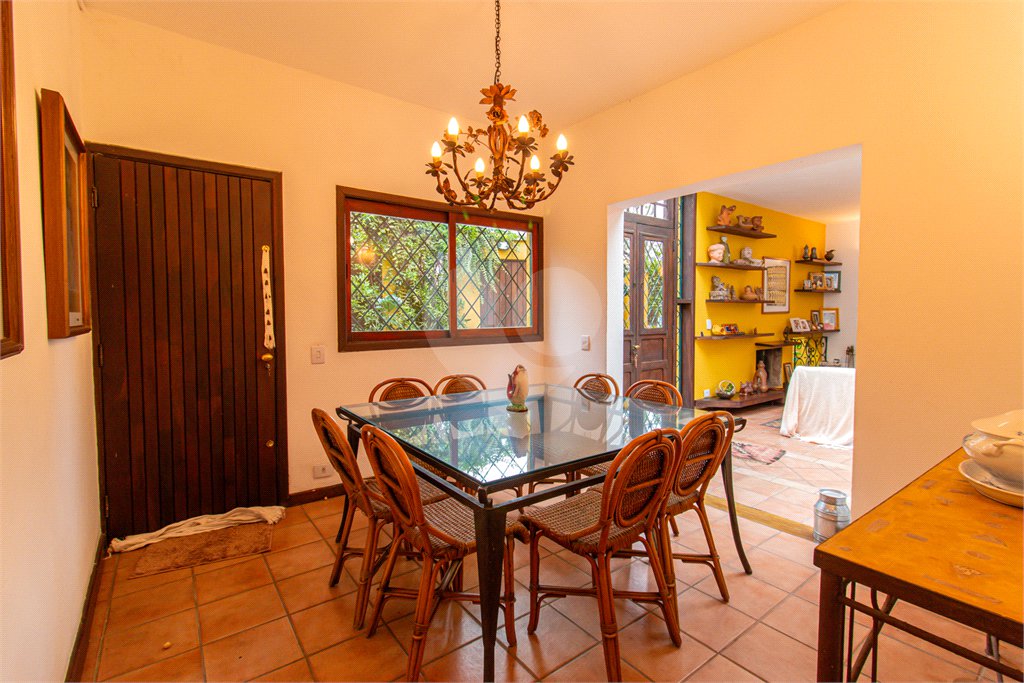 Casa à venda com 3 quartos, sendo 1 suíte,  no condomínio Jardim Hipico, São Paulo - SP