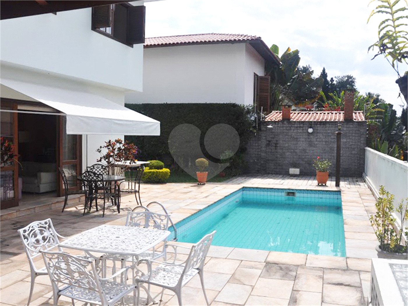Sobrado à venda com 4 quartos, sendo 2 suítes,  em Alto da Boa Vista, São Paulo, SP