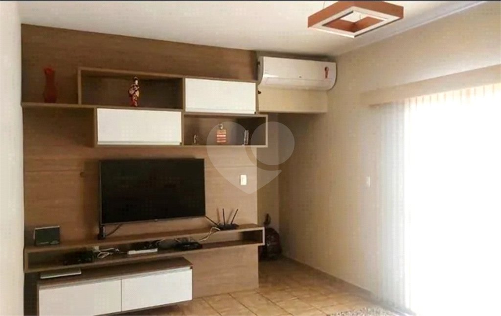 Sobrado à venda com 3 quartos, sendo 1 suíte, em Jardim São Guilherme, Sorocaba, SP