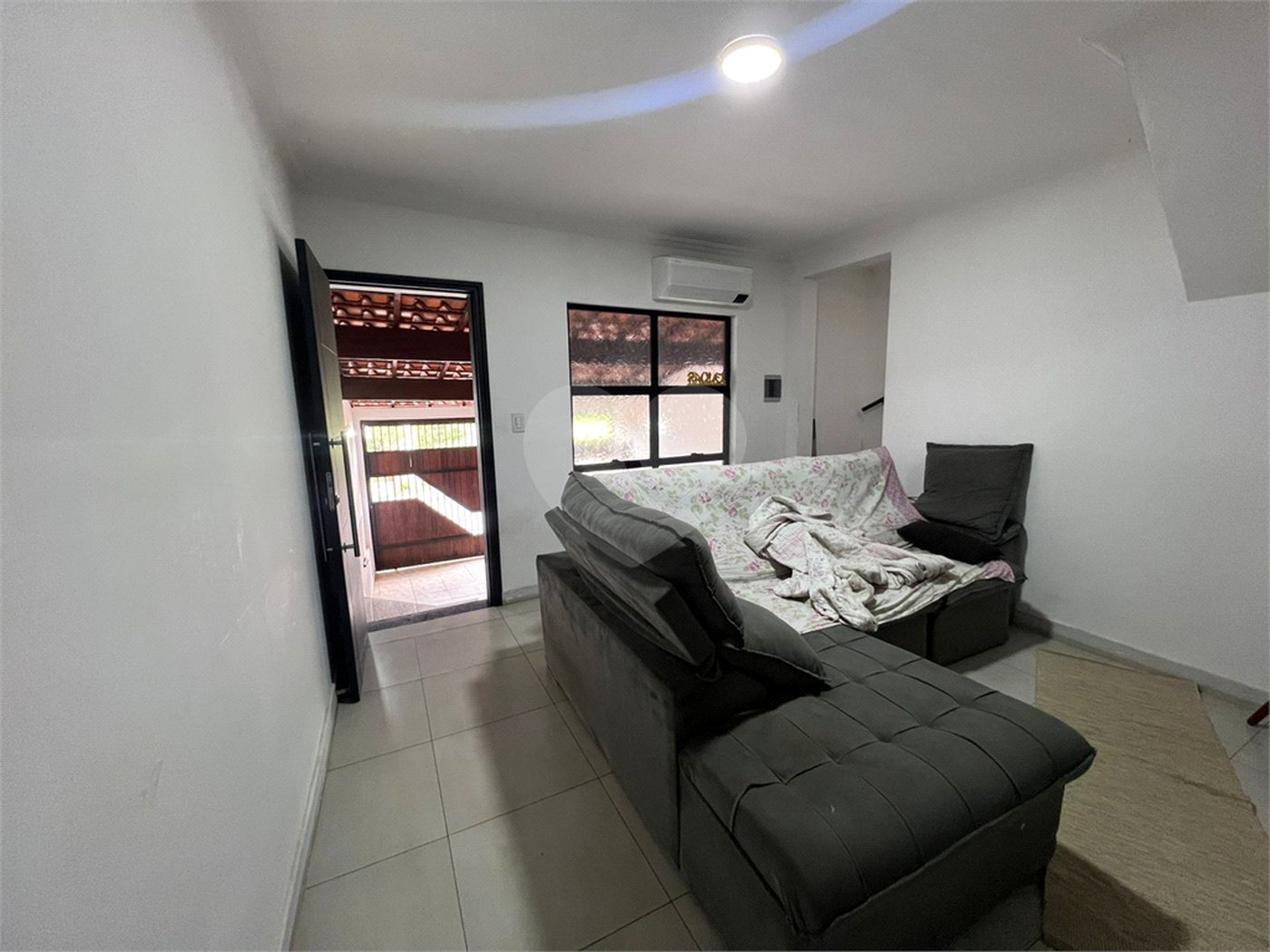 Sobrado à venda com 3 quartos, sendo 1 suíte, em Lopes de Oliveira, Sorocaba, SP