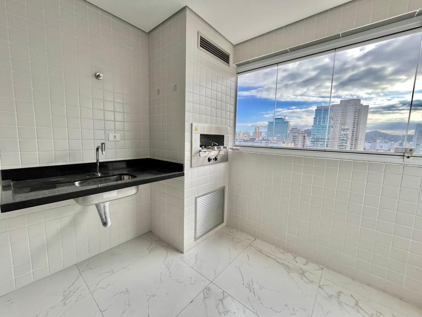Apartamento com 2 dormitórios para alugar, 70 m² por R$ 5.900,00/mês - Boqueirão - Santos/SP