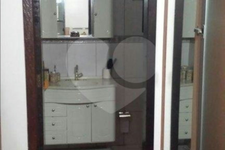Casa à venda com 3 quartos, sendo 1 suíte, no condomínio Jardim das Pedras, São Paulo - SP