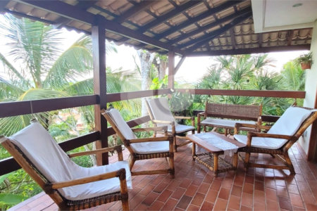 Casa à venda com 3 suítes no Centro, Santa Cruz Cabrália, BA