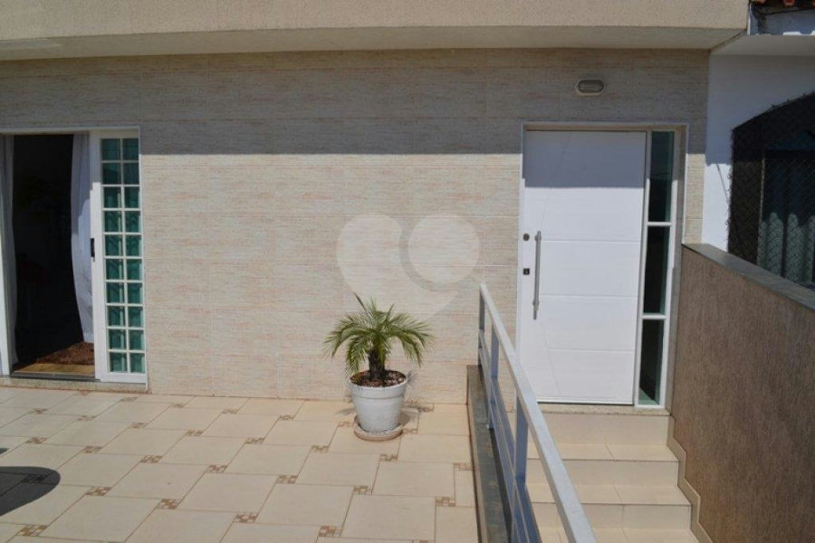 Sobrado à venda com 3 quartos, sendo 1 suíte, em Tremembé, São Paulo, SP
