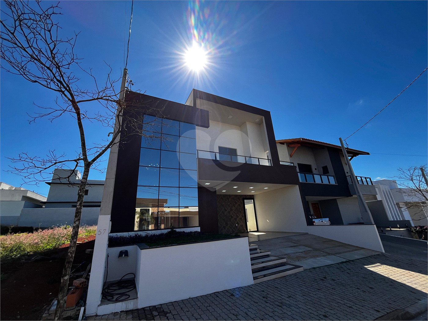Casa à venda com 5 quartos, sendo 4 suítes, no condomínio Golden Ville, Itapetininga - SP