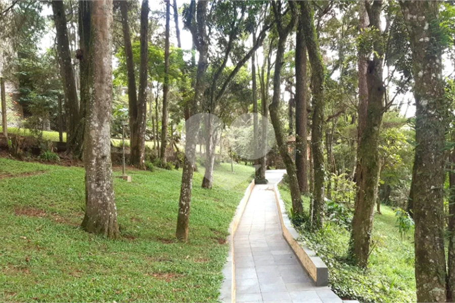 Casa à venda com 3 quartos, sendo 1 suíte, no condomínio Jardim da Monntanha II, Mairiporã - SP