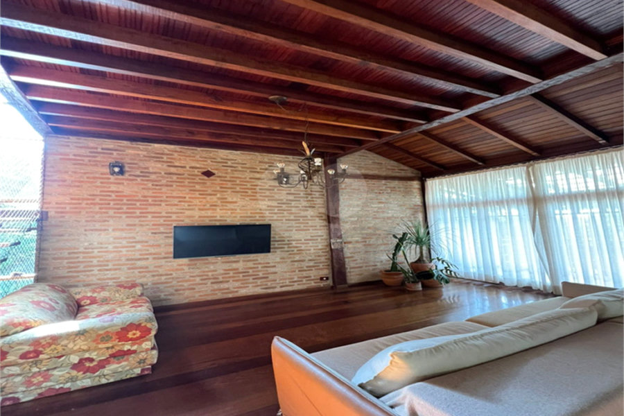 Casa à venda com 3 quartos, sendo 1 suíte,  no condomínio Alpes da Cantareira, Mairiporã - SP