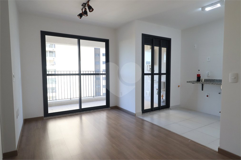 Apartamento à venda com 3 quartos, sendo 1 suíte, em Vila Anastácio, São Paulo, SP