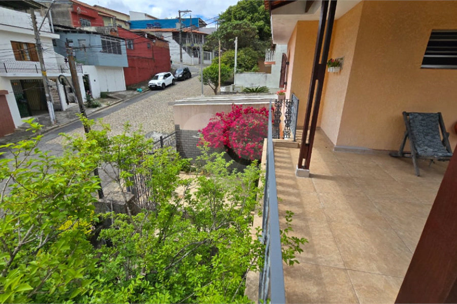 Sobrado à venda com 4 quartos, sendo 1 suíte, em Jardim Regina, São Paulo, SP